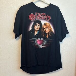 RARE VINTAGE HEART BAND RED VELVET CAR 2010 TOUR BLACK SHORT SLEEVED SHIRT